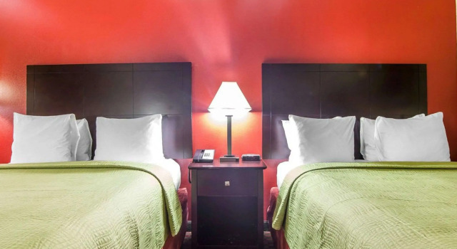 Четырёхместный номер Standard Quality Inn Sweetwater West