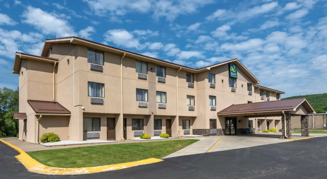 Quality Inn & Suites Warren, Prenota Hotel Warren Pennsylvania