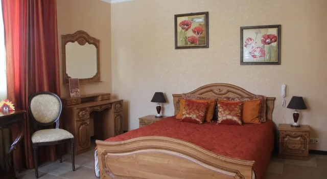 Neskuchny Sad Hotel, Rezerwuj Hotel Hotele w SAO Area z basenem, Basen