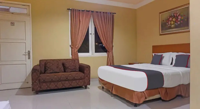Luxus Zimmer Capital O 92836 Villa Kampoeng Katineung