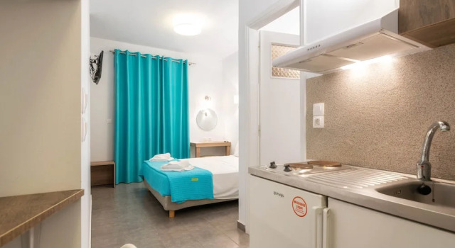 Двухместная студия с балконом и с видом на море Georgia Apartments