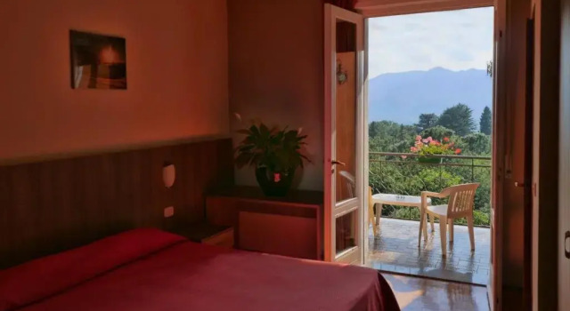 Albergo Ristorante Monterosa, Boek Hotel Armeno Lake Orta