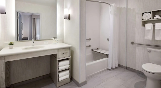 Четырёхместный люкс Accessible Homewood Suites By Hilton Long Beach Airport