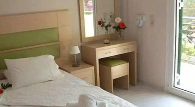 Трёхместный номер Standard с балконом Angela Apartments