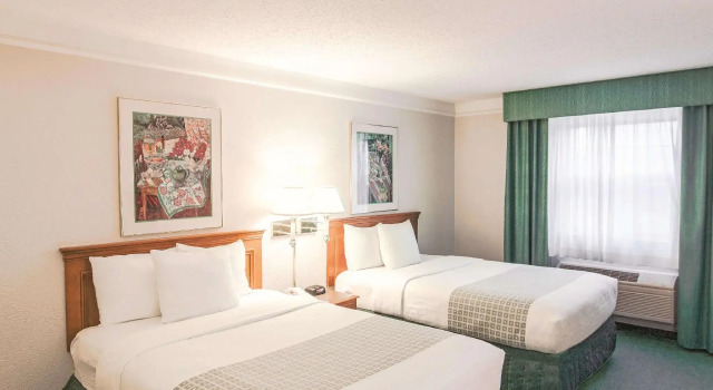 Четырёхместный номер Standard Baymont by Wyndham Indianapolis Airport Lynhurst