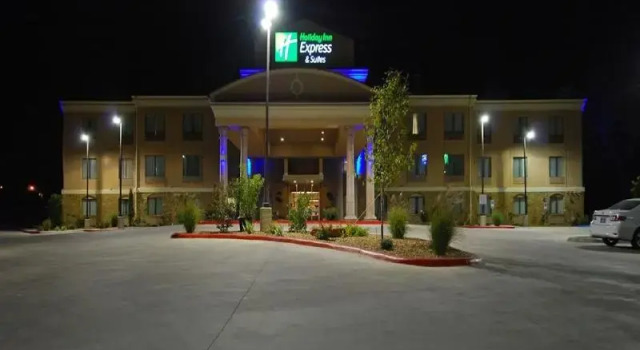 Кровать в общем номере Holiday Inn Express & Suites Gonzales by IHG