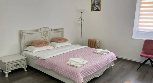 Rossalyn Studio, Varaa Hotelli Bistrita 