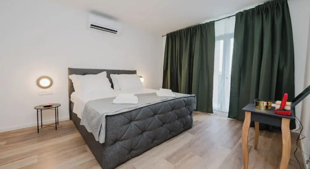 Koi Deluxe, Urban Two Bedroom Oasis