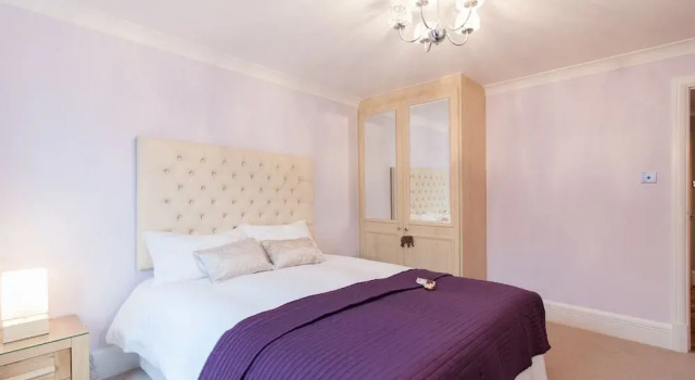 Canary Wharf Luxury River view apartment