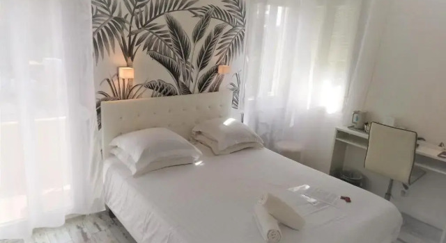 Двухместный номер Standard с балконом Les Jardins de Bormes, hôtel adult only avec sauna & jacuzzi
