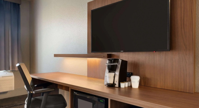 La Quinta Inn & Suites by Wyndham Springfield, Забронировать Отель Спрингфилд Willamette Valley