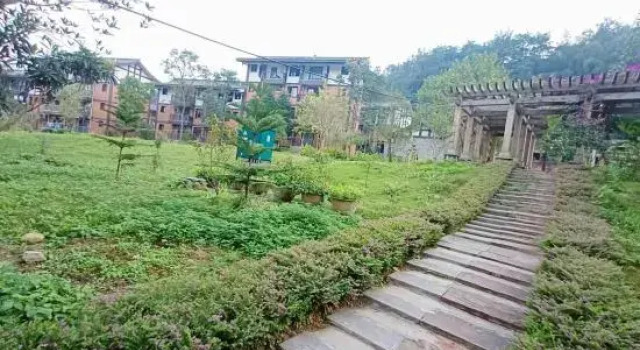 Hongchen Inn Homestay (Emeishan Visitor Center), Varaa Hotelli Hotellit Sichuan pysäköinnillä, Pysäköinti