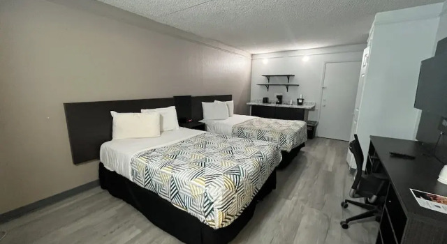 Четырёхместный номер Standard Studio 6 Phoenix, AZ Midtown