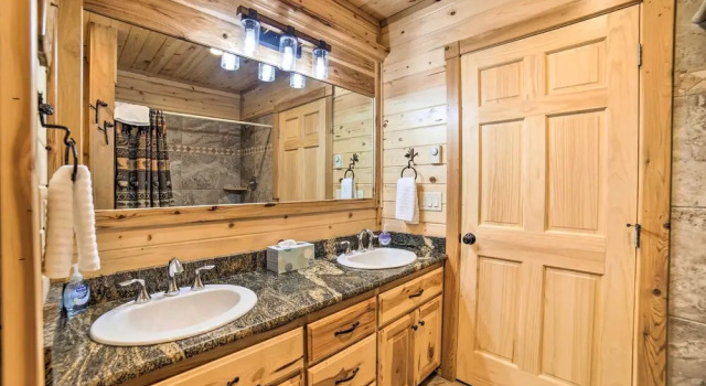 Коттедж Luxe Island Park Cabin w/ National Forest Views!