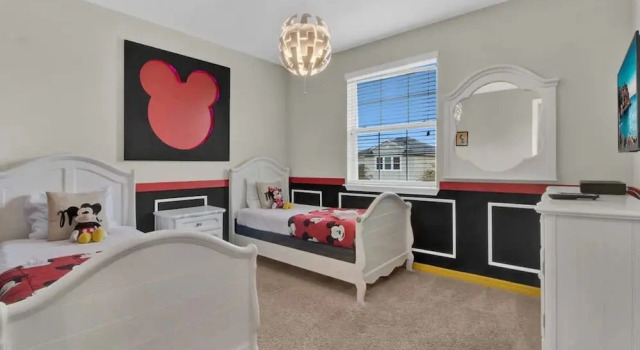 Chic 4BR With Pool Game Room Mickey Rooms, Varaa Lomakoti Huvilat kohteessa Florida, Villa