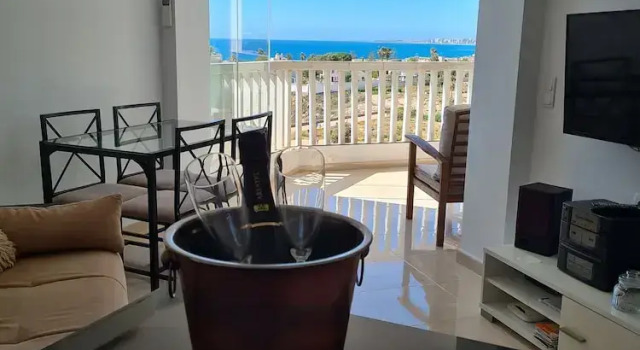 Апартаменты Luxurious 1st Line Top-floor Apartment With Direct Sea Access