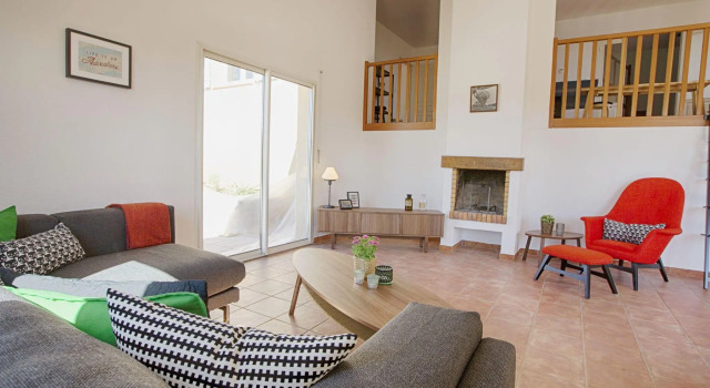 Beautifully located holiday villa with private swimming pool and lovely view!, Забронировать Вилла Виллы Овернь-Рона-Альпы, Вилла