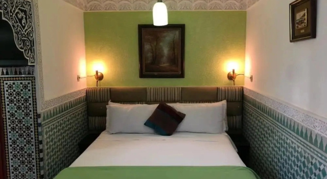 Трёхместный полулюкс Malabata Guest House
