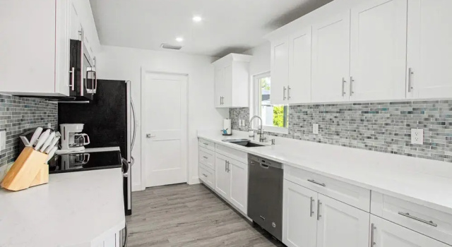 Коттедж с 4 комнатами Naples Escape w/ Furnished Patio & Private Pool!