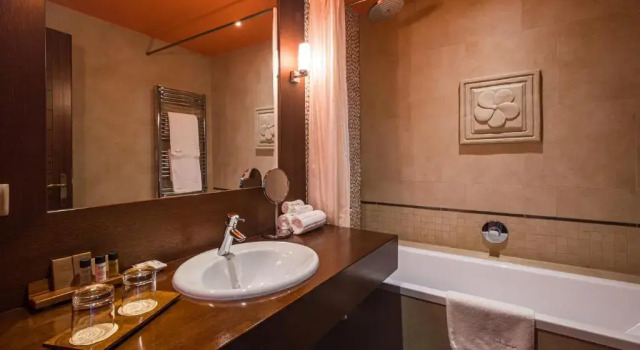 Двухместный номер Deluxe с балконом и с видом на озеро Mala Garden Design Hotel