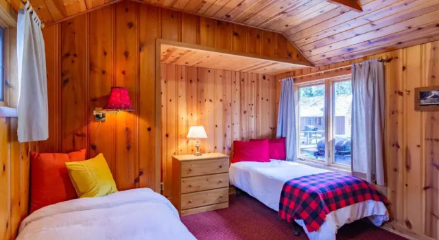 Коттедж Lake Creek Lodge