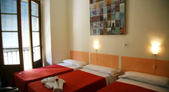 Pensión Duquesa Bed & Breakfast, Забронировать Хостел Недорогие отели Гранады, рядом с Базилика Сан-Хуан-де-Диос, недорого