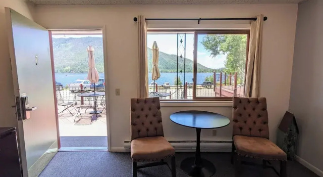Номер Standard с видом на озеро Western Riviera Lakeside Lodging