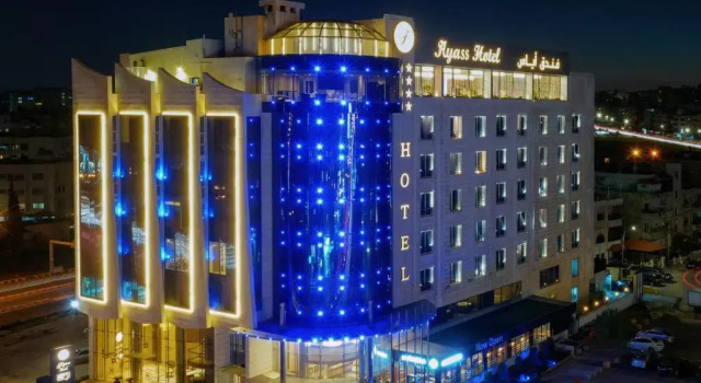Ayass Hotel, Забронировать Отель Отели Аммана с бассейном, рядом с The Tube Lounge Sports Bar, Бассейн