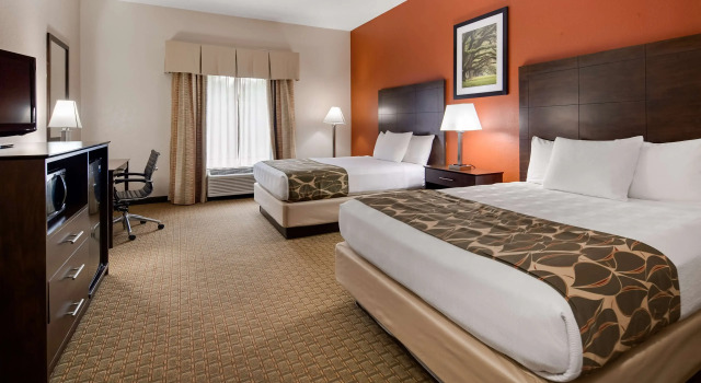 Четырёхместный номер Standard Best Western Executive Inn
