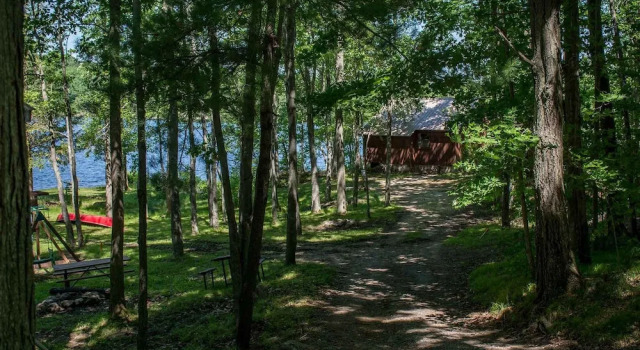 Коттедж Fifth Lake Cottages