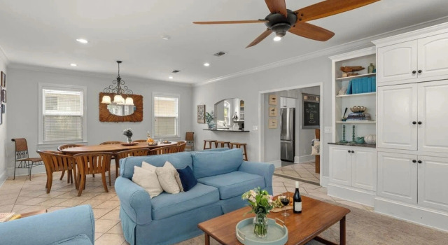 Spyglass by Avantstay 5BR + 3 Balconies + Community Pool Walk to Beach + Minutes to Harborwalk Village & Henderson Beach State Park, Varaa Lomakoti Huvilat kohteessa Florida, Villa