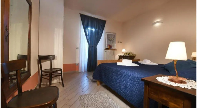 La Rosa nel Borgo - Suite con balcone e garage, Забронировать Отель Отели Пьемонта с парковкой, Парковка