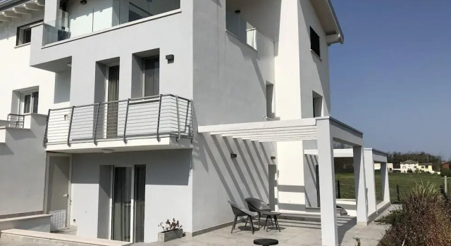 B&B Boutique Villa Sara, Забронировать Отель «постель и завтрак» Отели Пескьера-дель-Гарды с бассейном, рядом с Pederzoli Hospital, Бассейн