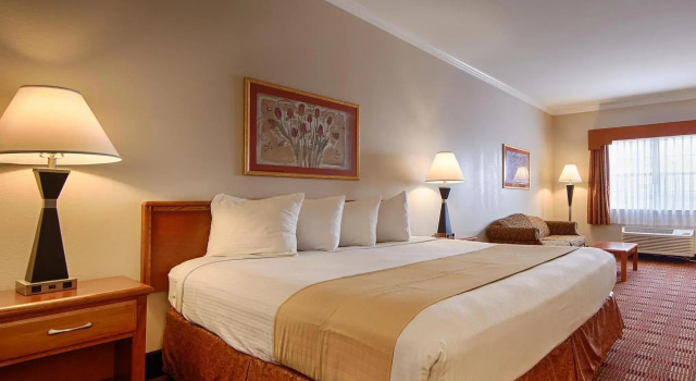Номер Standard Best Western Club House Inn & Suites