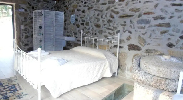 House With one Bedroom in Molares, With Wonderful Lake View and Shared Pool, Rezerwuj Hotel Celorico de Basto 