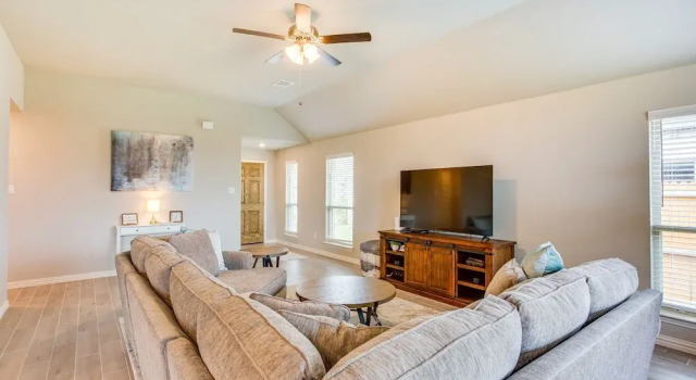 Spacious Forney Home Rental w/ Game Room!, Prenota Casa vacanze Forney 