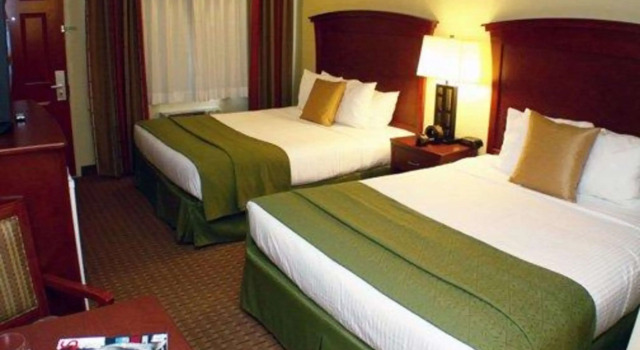 Четырёхместный номер Standard Quality Inn & Suites Santa Cruz Mountains