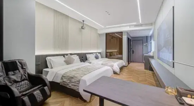 Четырёхместный семейный люкс Executive SKY·Hotel
