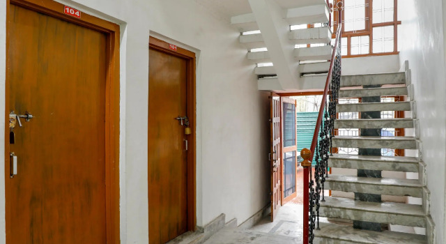 OYO Flagship 72127 Hotel New Crown, Забронировать Отель Сринагар Jammu & Kashmir Ski