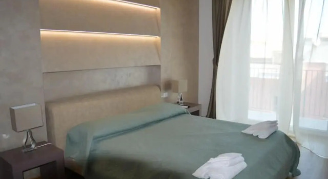 B&B Jolie Center