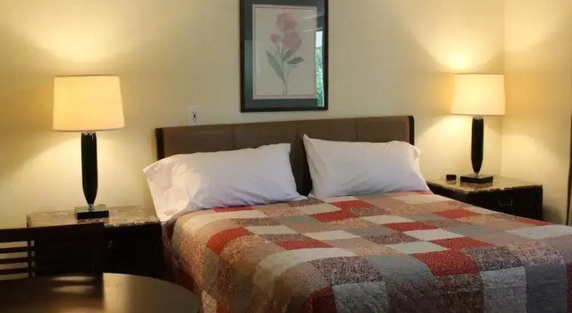 Royale Coach Motor Lodge, Забронировать Мини-отель Хэмптон 
