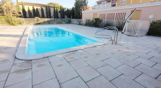 Cosy Studio Balcon Tennis Swiminng Pool, Rezervasyon Daire Luberon otoparklı oteller, Otopark