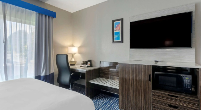 Четырёхместный номер Standard Comfort Inn & Suites Memphis East