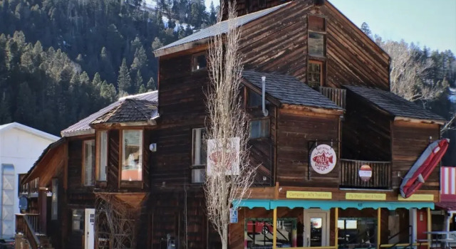 Elevation Mining Lodge, Varaa Hotelli Red River 