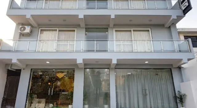 Hotel The Venice- Near Indraprastha Apollo Hospital