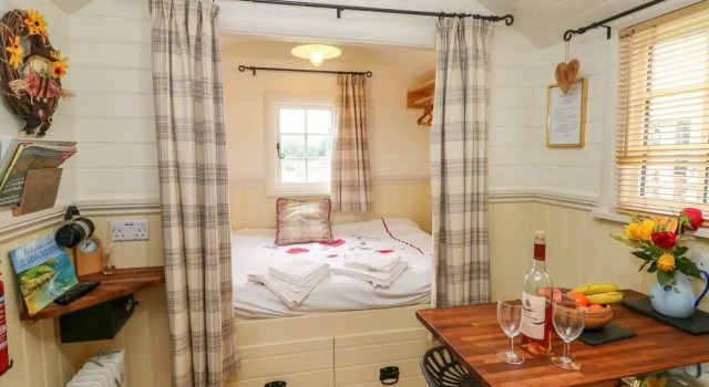 Shepherds Hut - The Crook, Rezervați Casă de vacanță Rosemarket Glamorgan