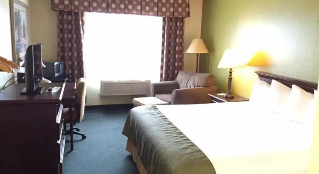Standard Zimmer Super 8 by Wyndham McCall