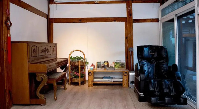 Moggoji Hanok Guesthouse, Rezerwuj Hotel Hotele w Seul z parkingiem, w pobliżu Daehangno, Parking