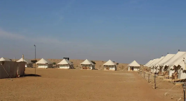 Dangri Desert Safari Camps & Resort, Забронировать Курортный отель Отели штата Раджастхана с парковкой, Парковка