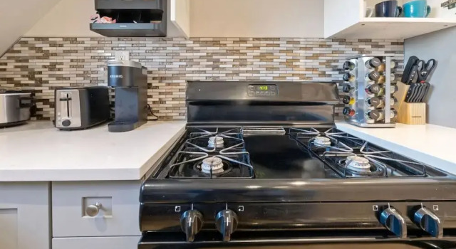 Cozy Winter 2 BR Near NYC Parking Wifi WFH